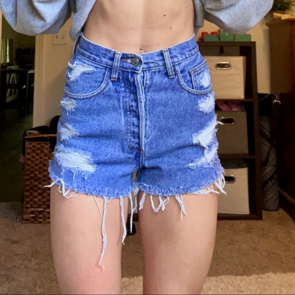 Vintage GUESS jean shorts - Picture 6 of 6